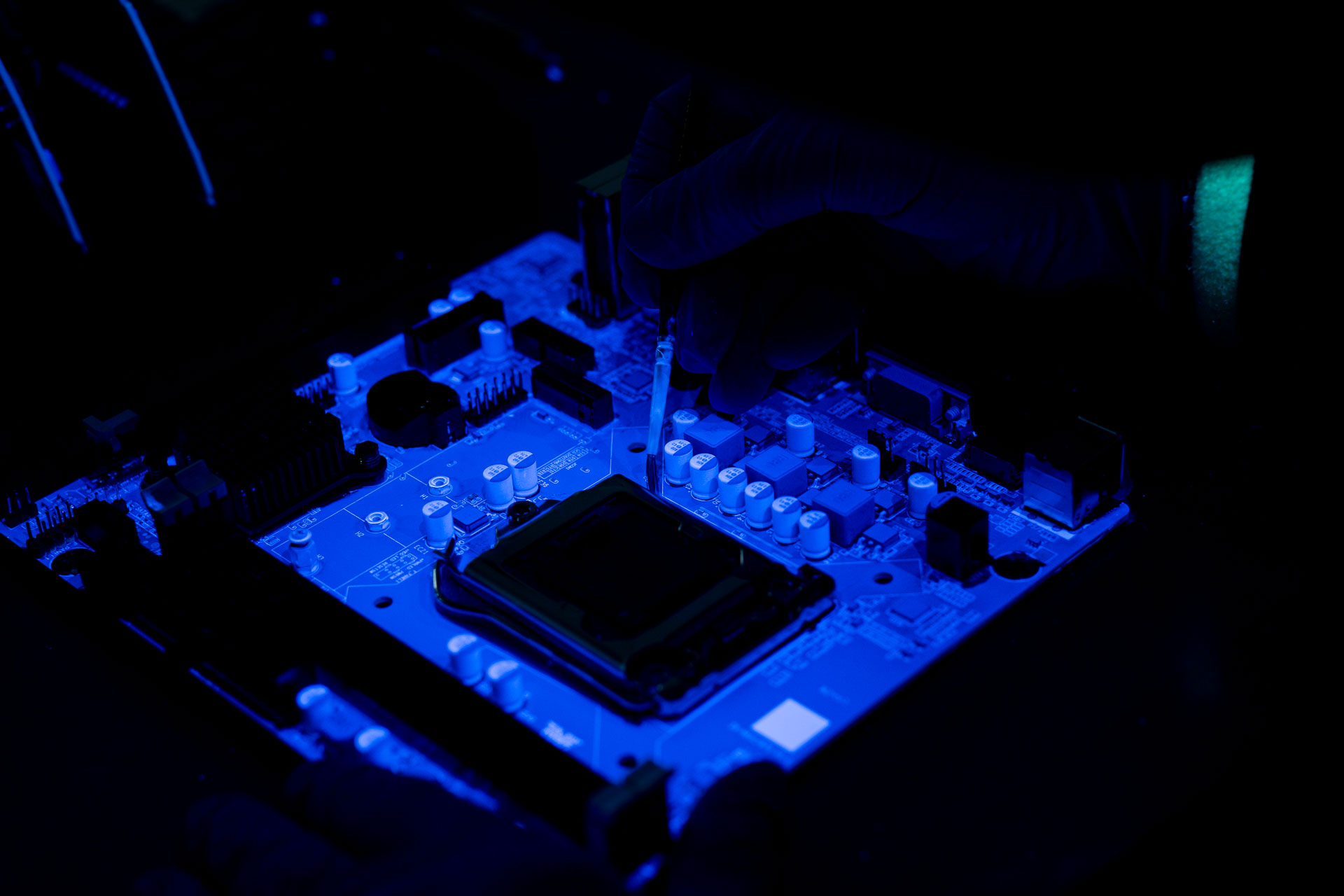 Handbrushing and touching in conformal coating Handbrushing and touching in conformal coating